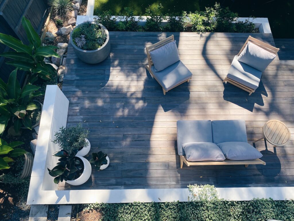 Dalle tende ai tavoli: come creare il terrazzo e il giardino perfetti
